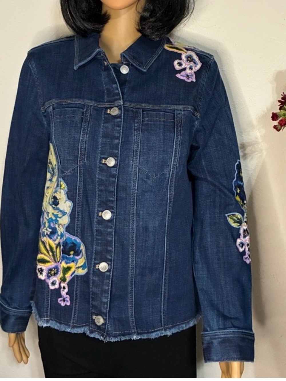 Chico’s Floral Appliqué Denim Jacket NWT Size 1 (Medium) Indigo Stretch